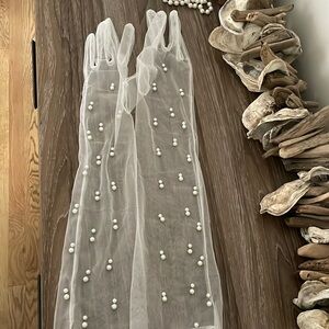 12th Tribe Pearl Bridal Gloves